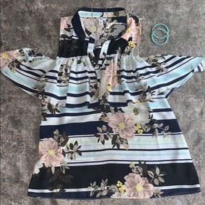 GUESS Sleeveless Collar Button Ruffle Sleeves Top